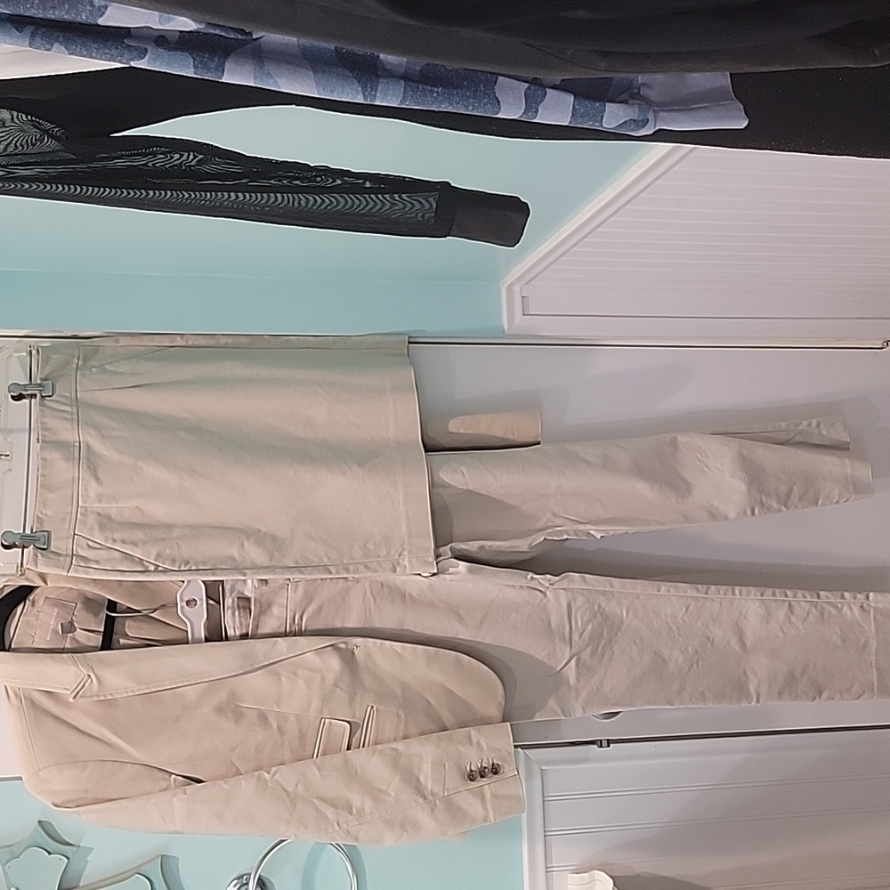 Banana Republic suit size 8 jacket size 4 short pants Martin fit Sizr 0 Skirt
